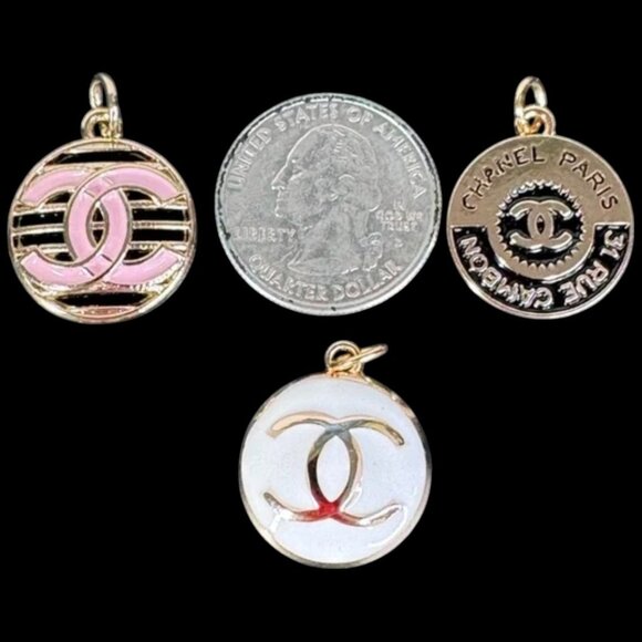 Chanel Button Charm - Authentic Charm with Unbranded Gold-tone Chain - Picture 8 of 8